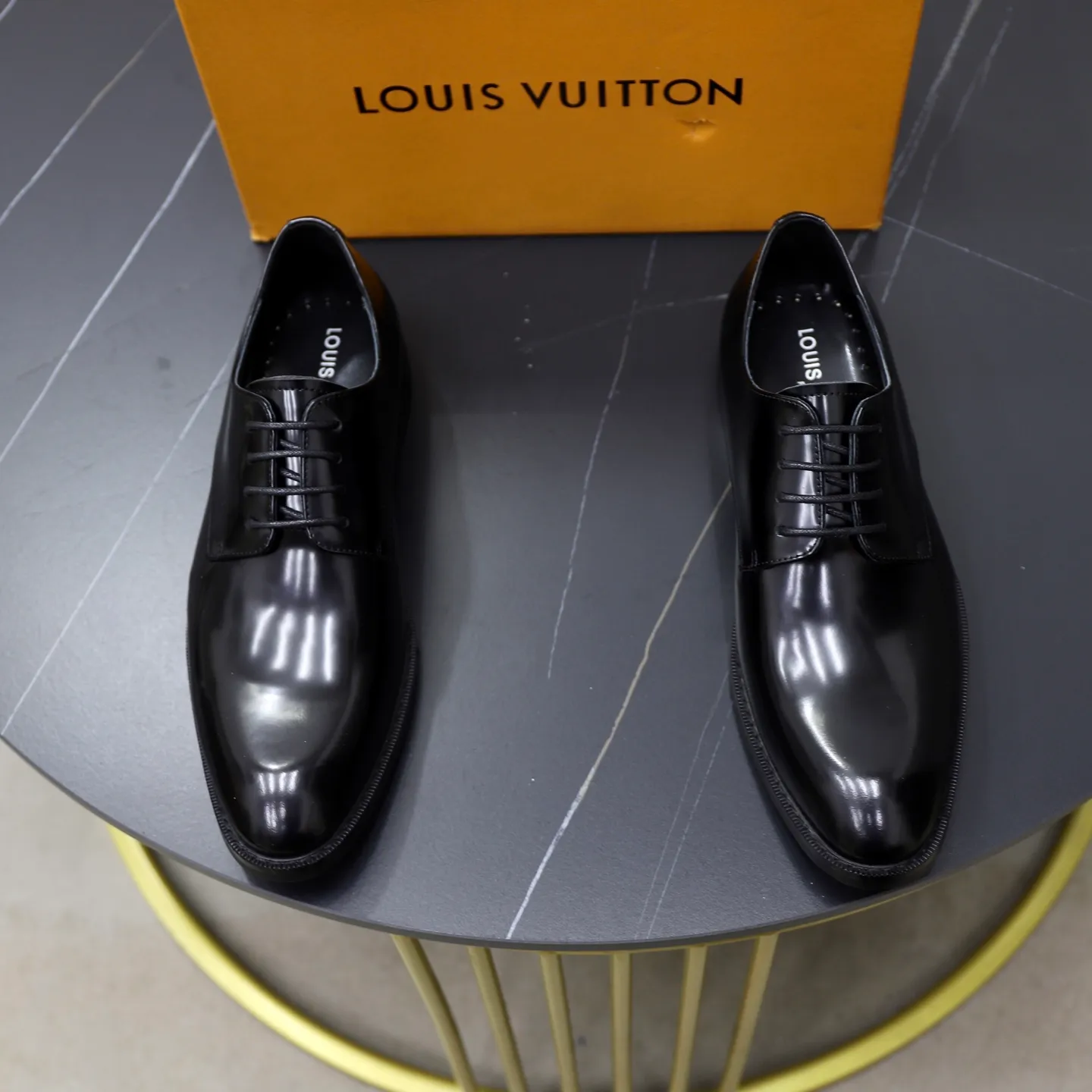 Ex-factory price: 500💰🙅‍♂️🙅‍♂️🙅‍♂️ Brand: LV Louis Vuitton Standard code: Men's size 38-44 (45 can be customized) Grade: Same style as the official website Original order quality Material: Original cowhide surface Comfortable cowhide lining Original outsole Style category: Men's fashionable casual leather shoes Distinguished big-name luxury elements Top luxury Color: actual picture color
